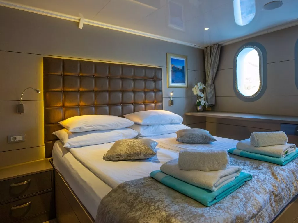 Amb cabin main deck