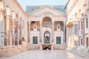 L'histoire s'inscrit dans vos vacances à Split