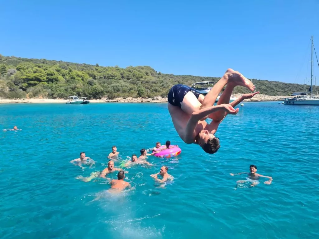 Sauter dans l'eau