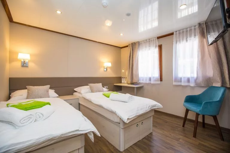Mm cabins main