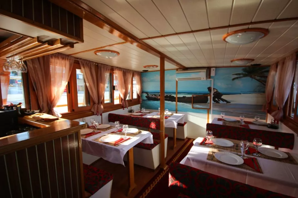 Restaurant traditionnel avec salle de bain